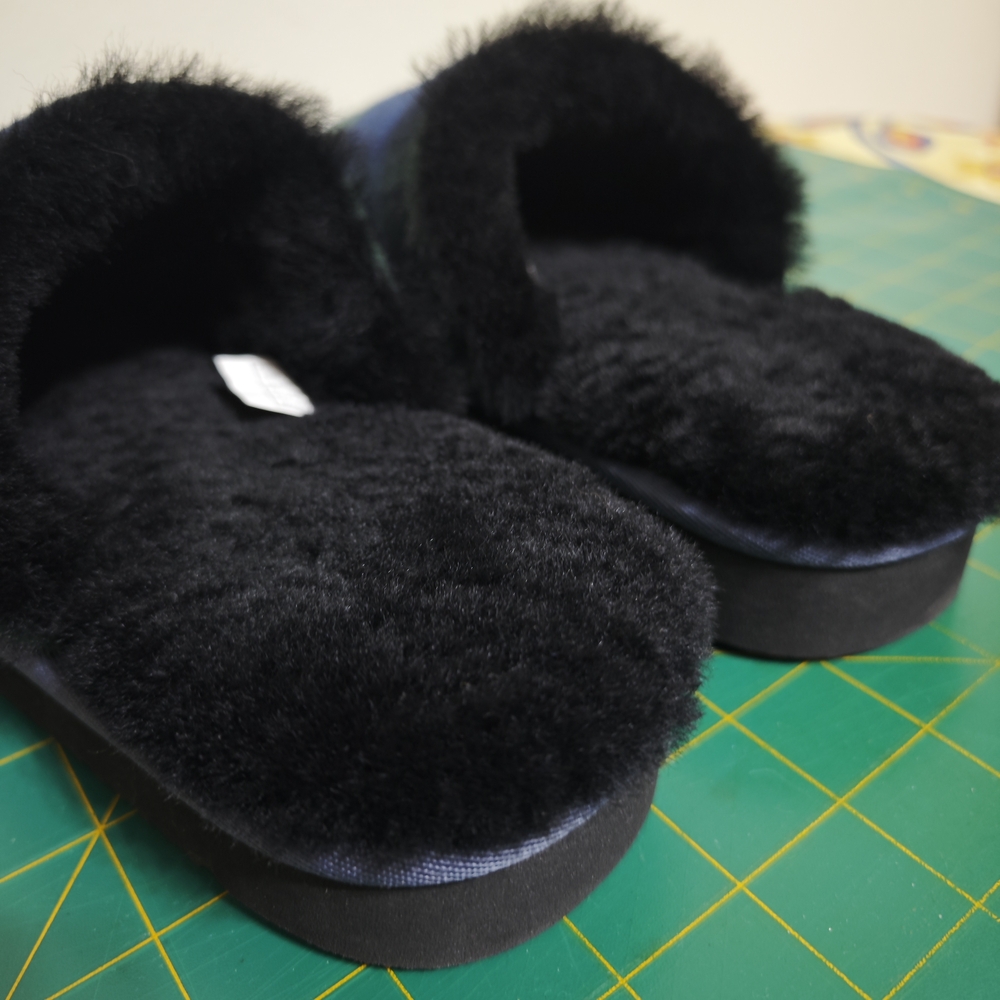 KITH Flannel Sherpa Slippers - Picture 2 of 5